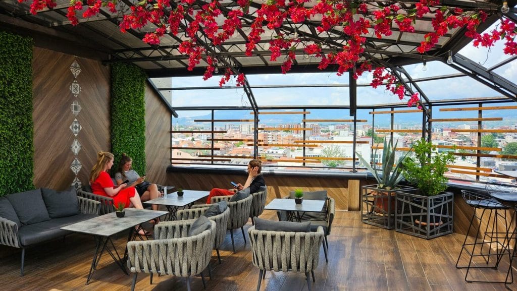 Rooftop Hotel Arka flowers Guests